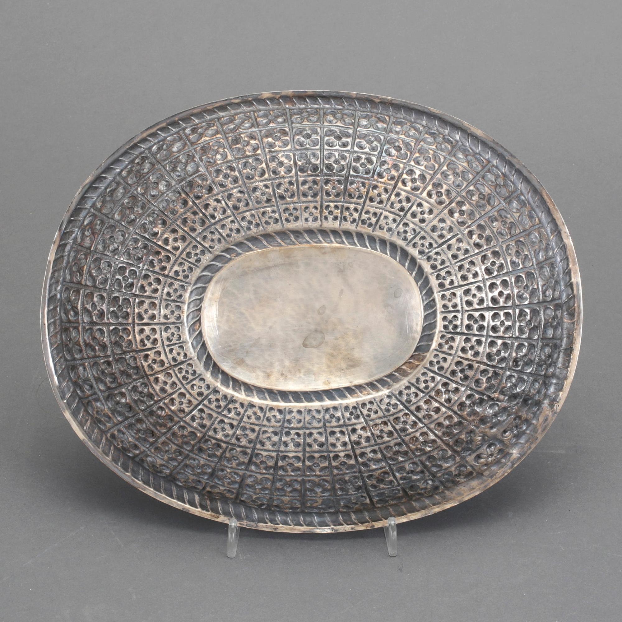 FAT, låghaltigt silver 800, Tyskland, 1900-talets första hälft. Vikt ca 353g.
