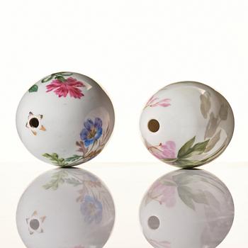 Two Russian porcelain Easter Eggs, circa 1890-1900, presumably Imperial Porcelain Manufactory, St Petersburg.