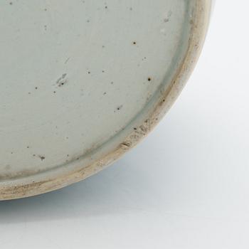 A blue and white jar with cover, late Qing dynasty, end of 19th century.