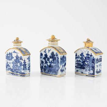 A group of three Chinese tea caddys, Qing dynasty, Qianlong (1736-95).