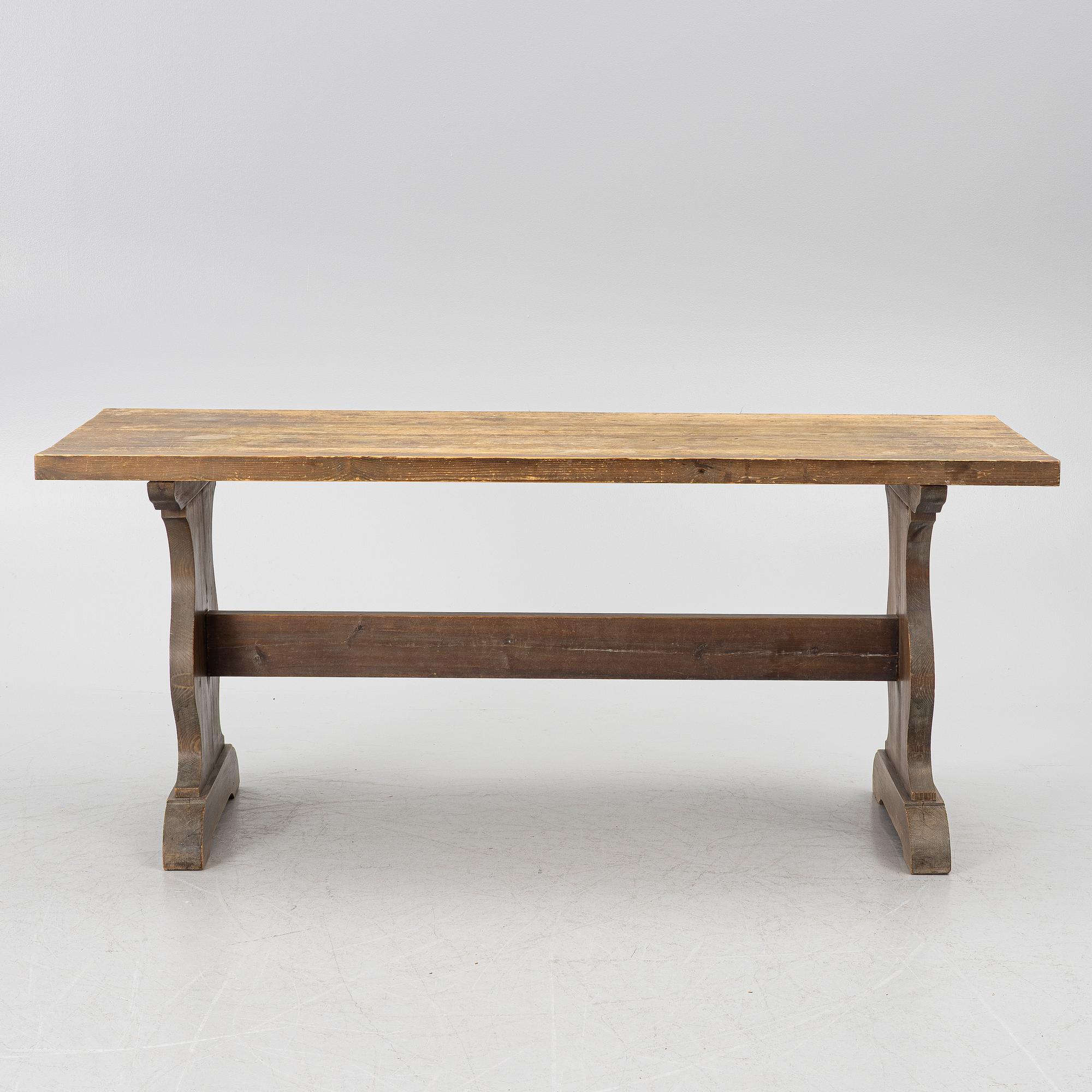A solid pine dining table, 20th century.