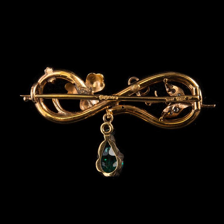 A BROOCH, 56 gold, drop cut emerald, diamonds, sapphires. Marked AT. St. Petersburg 1880 s. Weight 4,7 g.