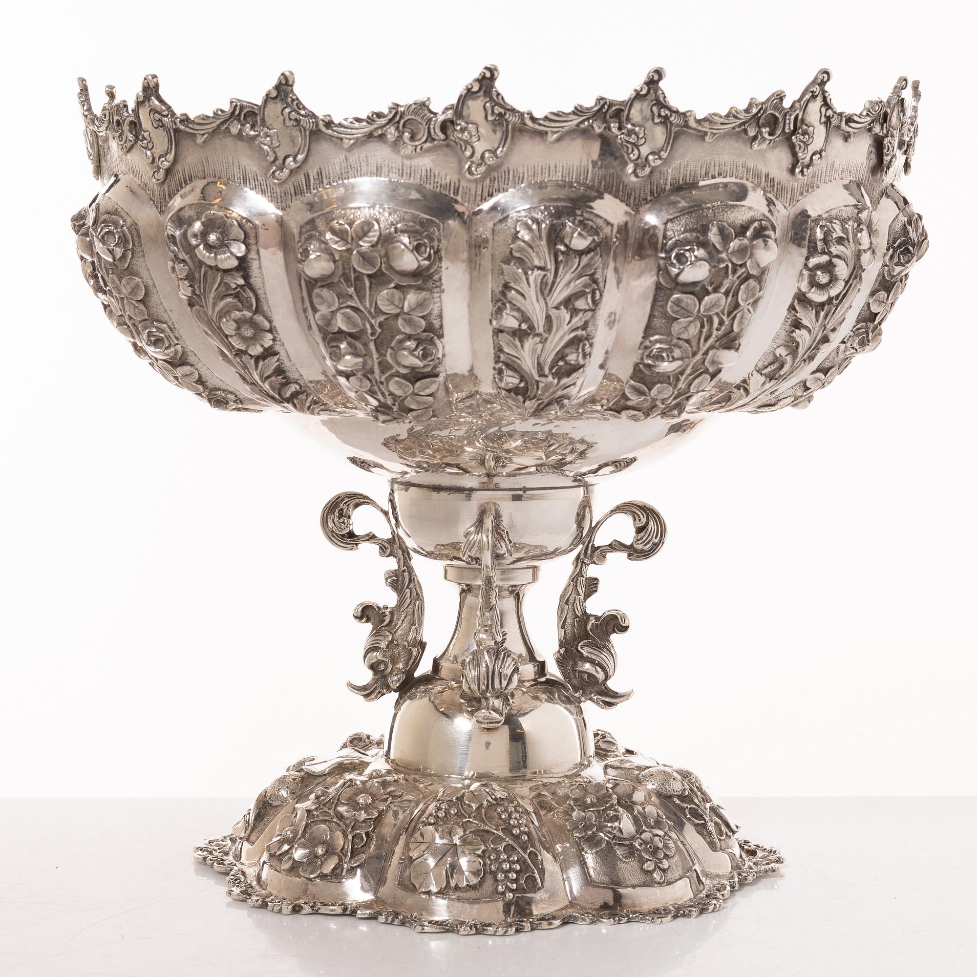 Decorative bowl, sterling silver, 20th century.
