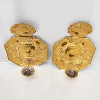 A pair of eraly 1900s brass wall scones Broque style.