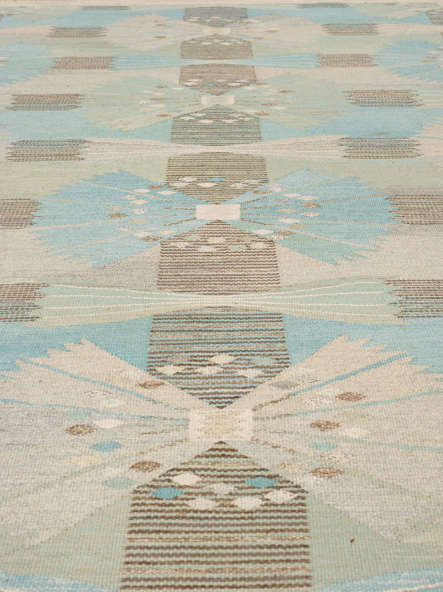 CARPET. "Park, blå och grön". Flat weave. 361,5 x 278 cm. Signed AB MMF BN.