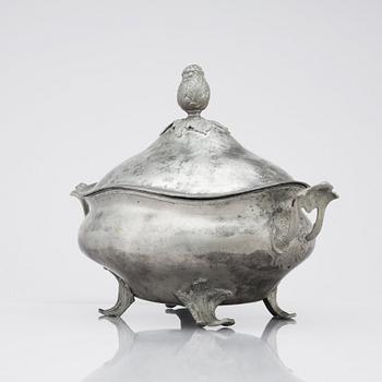 A Swedish pewter tureen with cover by E Pettersson Krietz (master in Stockholm 1753-95/1805), 1780.