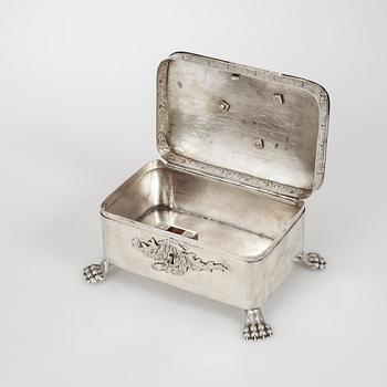 SOCKERSKRIN, silver, sannolikt Berlin, 1800-talets första hälft. Vikt ca 432 gram.