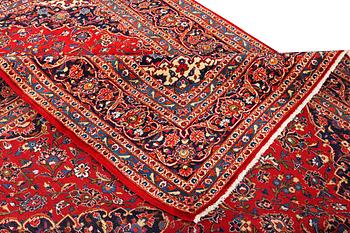 A Kashan carpet, c. 390 x 252 cm.