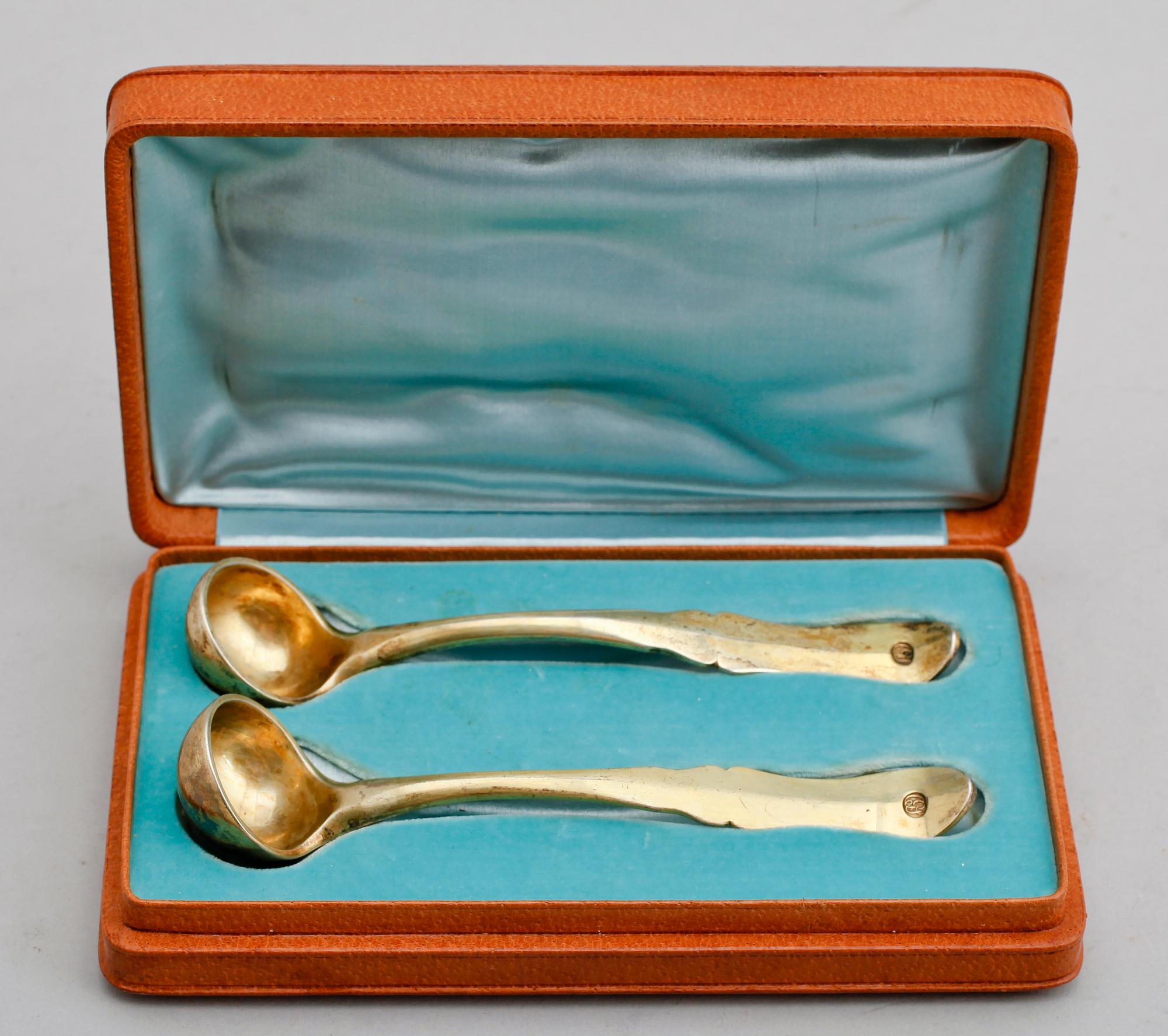 SKEDAR, 1 par, förgyllt silver, otydliga svenska stämplar, stämplar, 1800. Vikt ca 78 g.