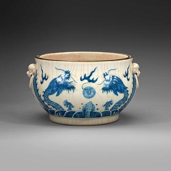 466. A ge-glazed and blue and white censer, late Qing dynasty.