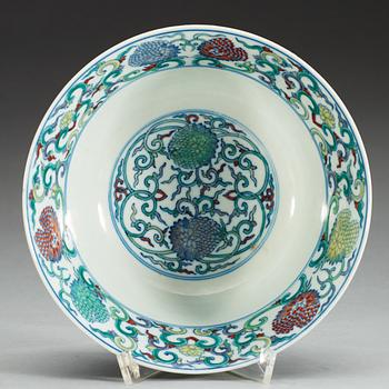 A doucai bowl, Qing dynasty, with Yongzhengs six character mark.