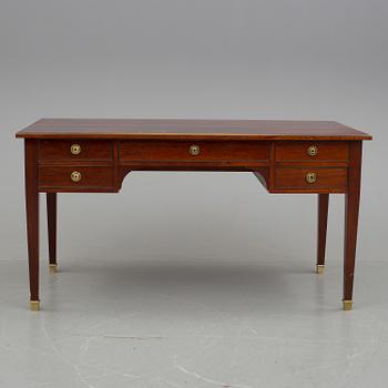 SKRIVBORD, sengustaviansk stil, 1900-talets andra hälft.