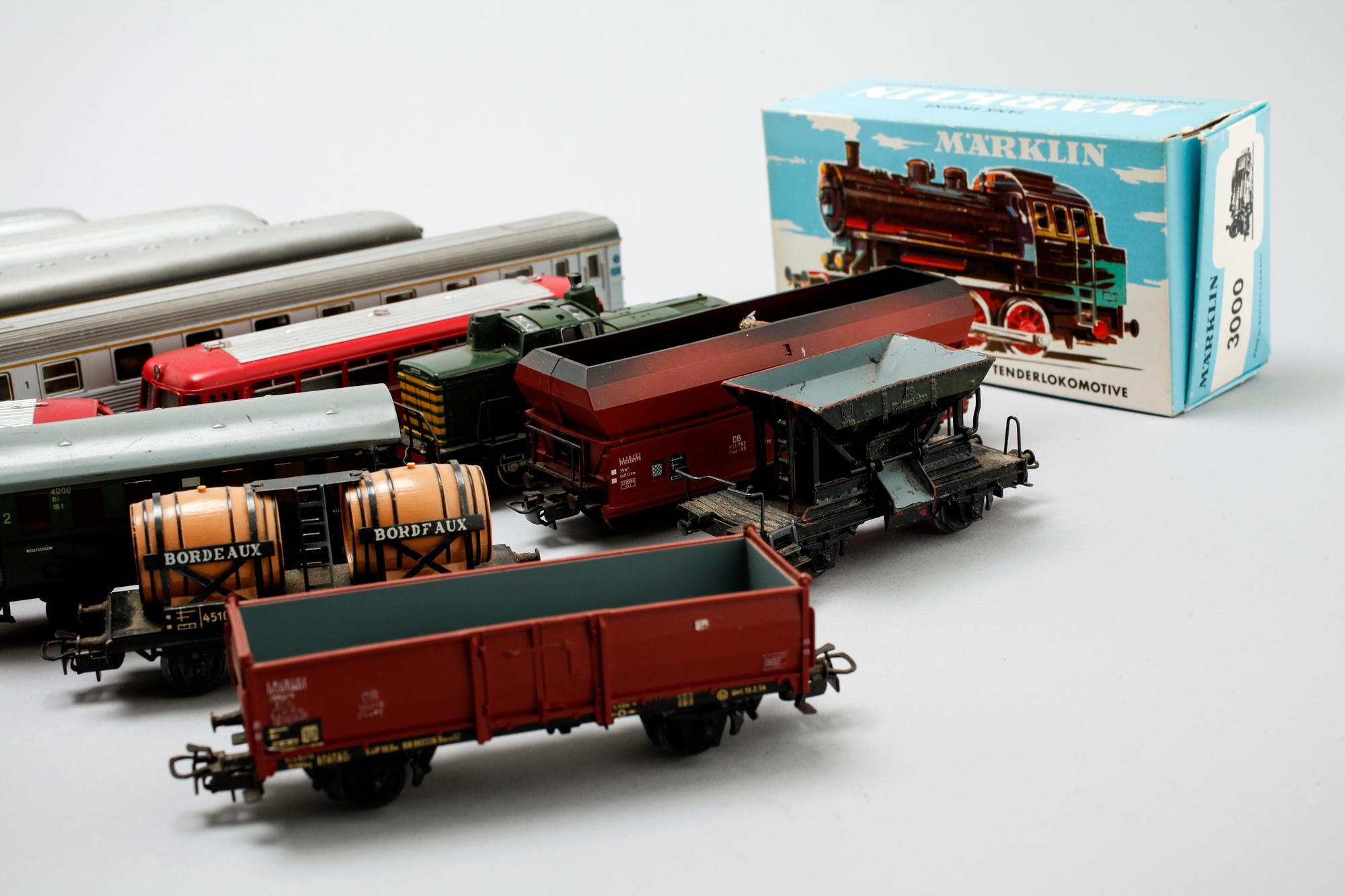 PARTI MODELLTÅG, 29 delar, huvudsakligen Märklin, Tyskland, 1900-talets andra hälft.