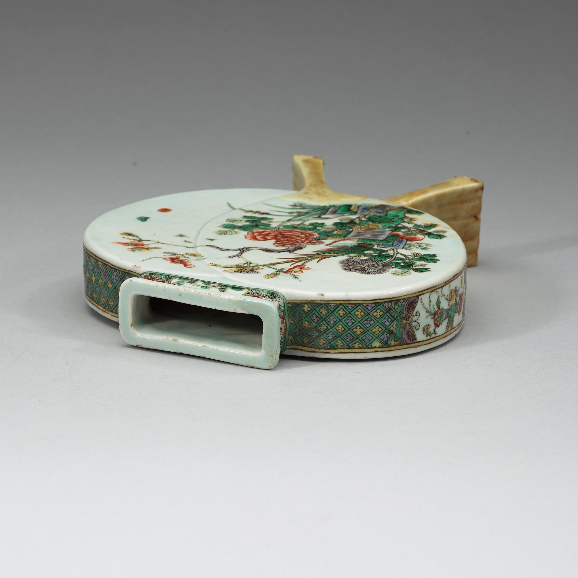 VAS, porslin. Qingdynastin, 1800-tal.