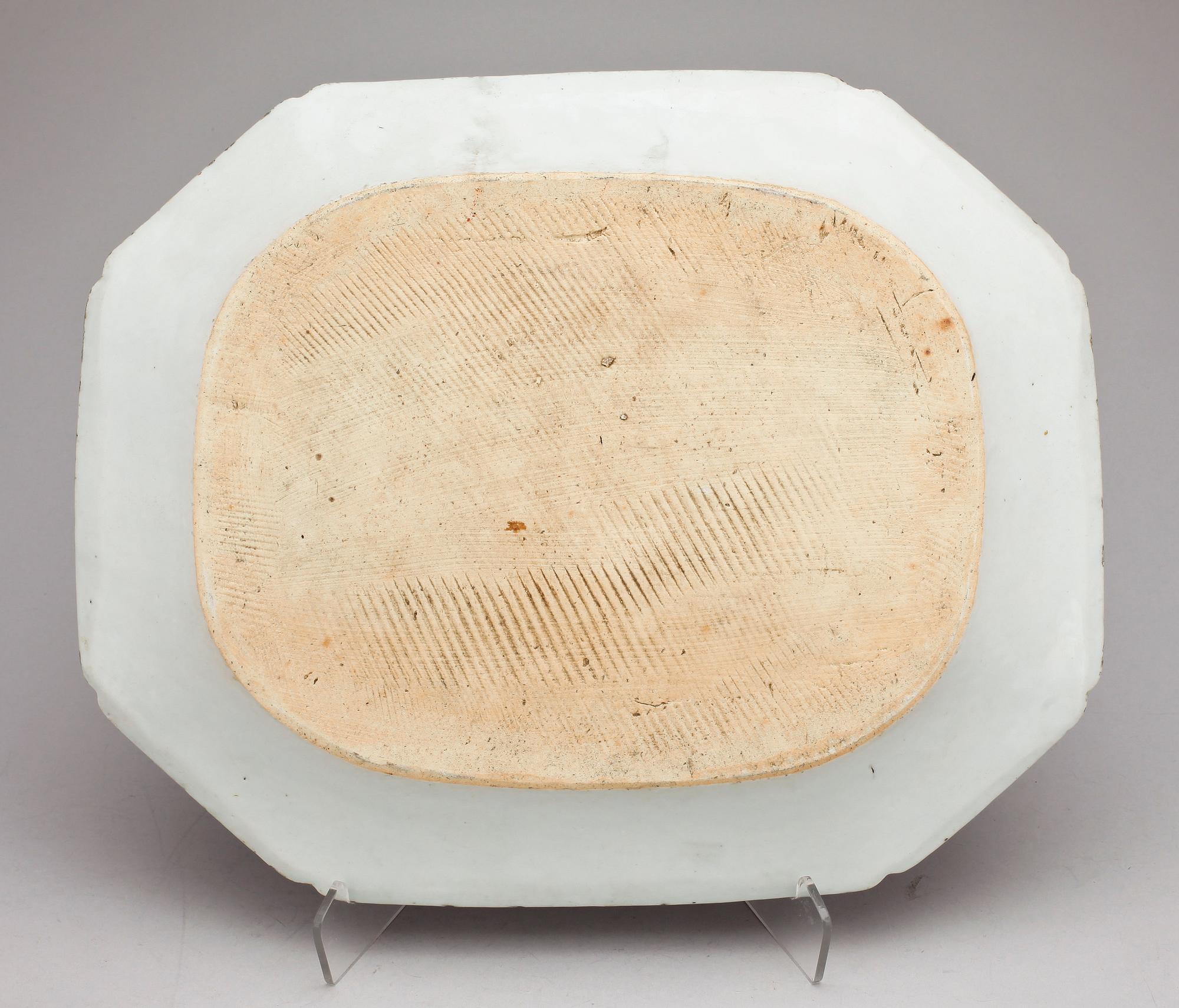 STEKFAT, ett par, porslin, Qianlong, Kina 1700-tal.