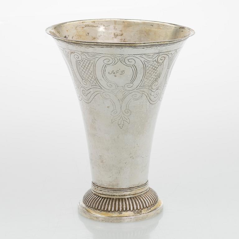 A parcel-gilt silver cup, maker's mark of Olof Hellbom, Stockholm 1797.
