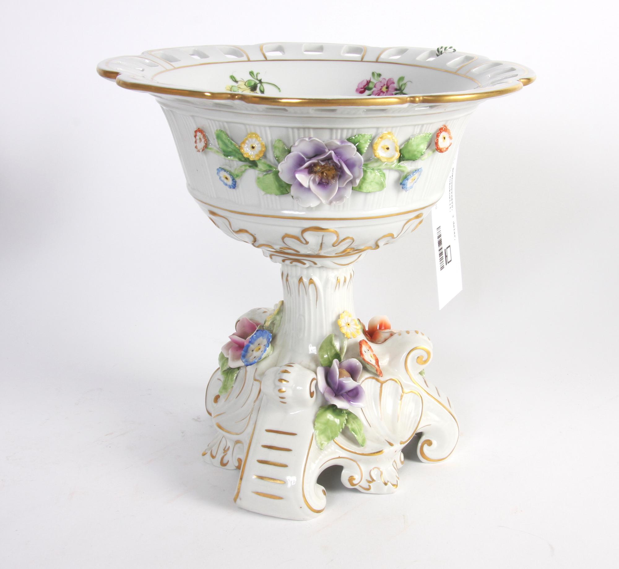 BORDSUPPSATS, 3 delar, porslin, rokokostil,
Tyskland.