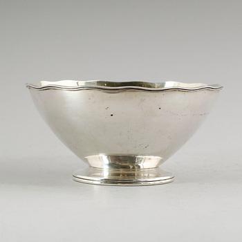 SKÅL, silver, MGAB, 1951. Vikt ca 247 gram.