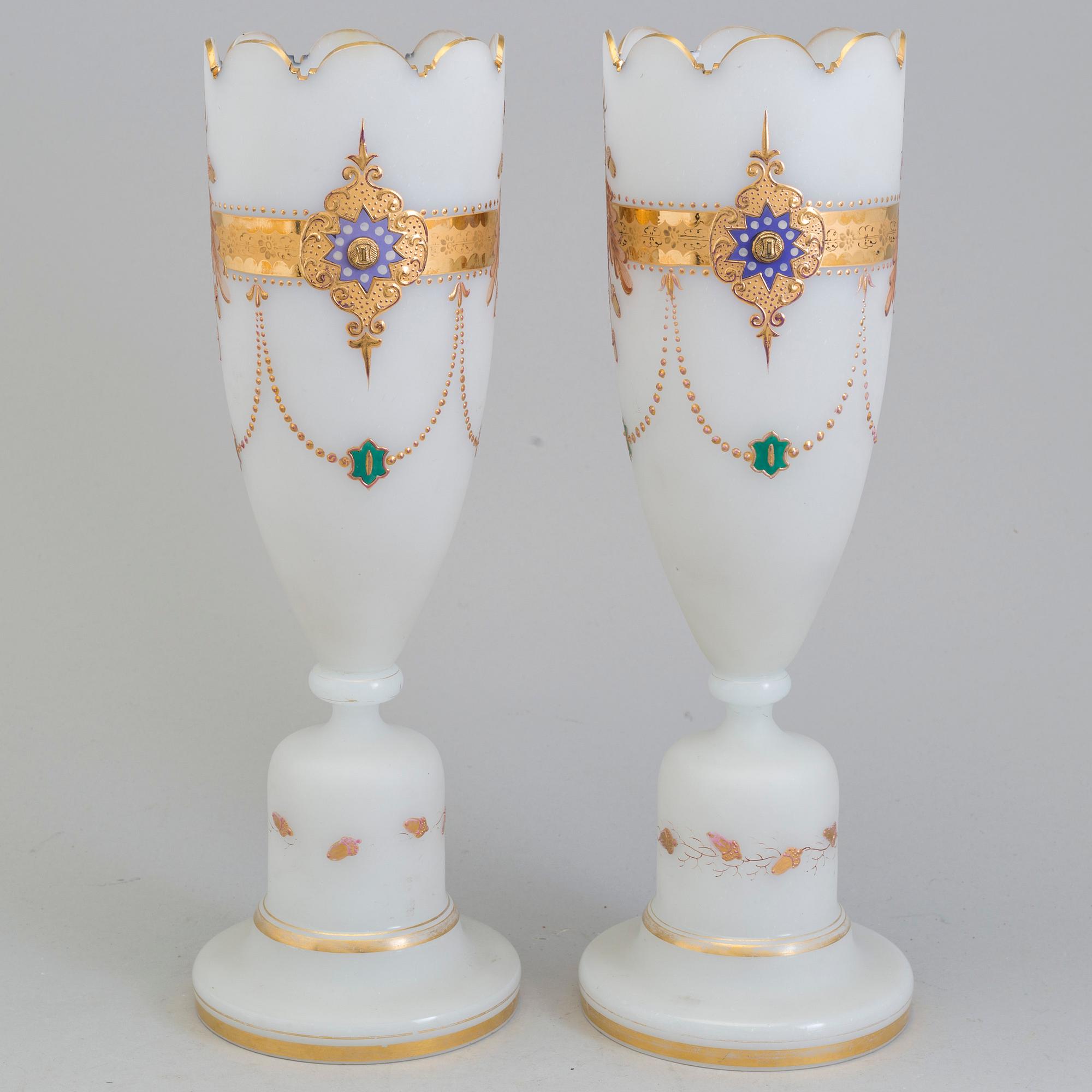 A PAIR OF LARGE GLASS VASES, second hgalf of the 19th century.