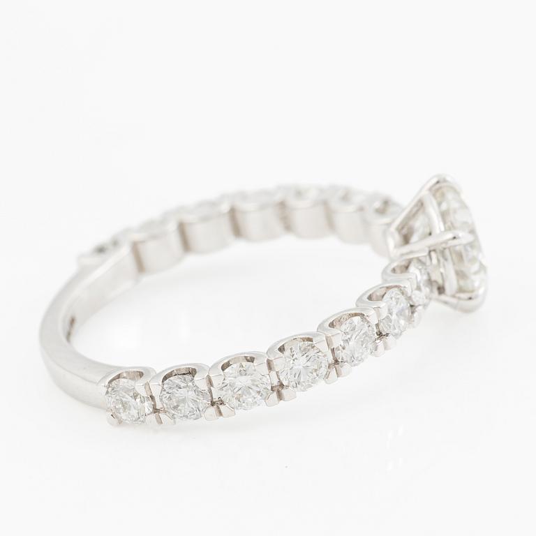 Ring 18K vitguld med briljantslipade diamanter medföljande IGI report.