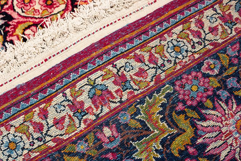 Matto, semi-antique Mashad, ca 224 x 141,5 cm.