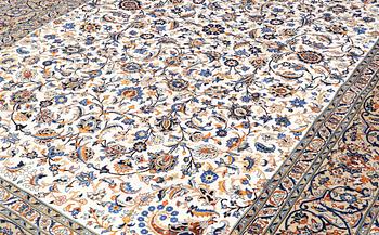 A CARPET, Kashan, ca 410 x 280 cm.