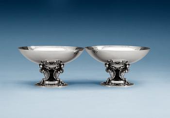 581. A pair of Gundorph Albertus sterling bowls by Georg Jensen, Copenhagen 1925-32, design nr 608.