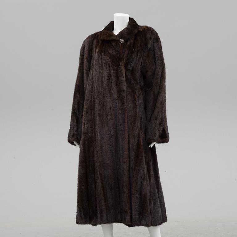 A Mink fur coat from saga Mink, circa size M.