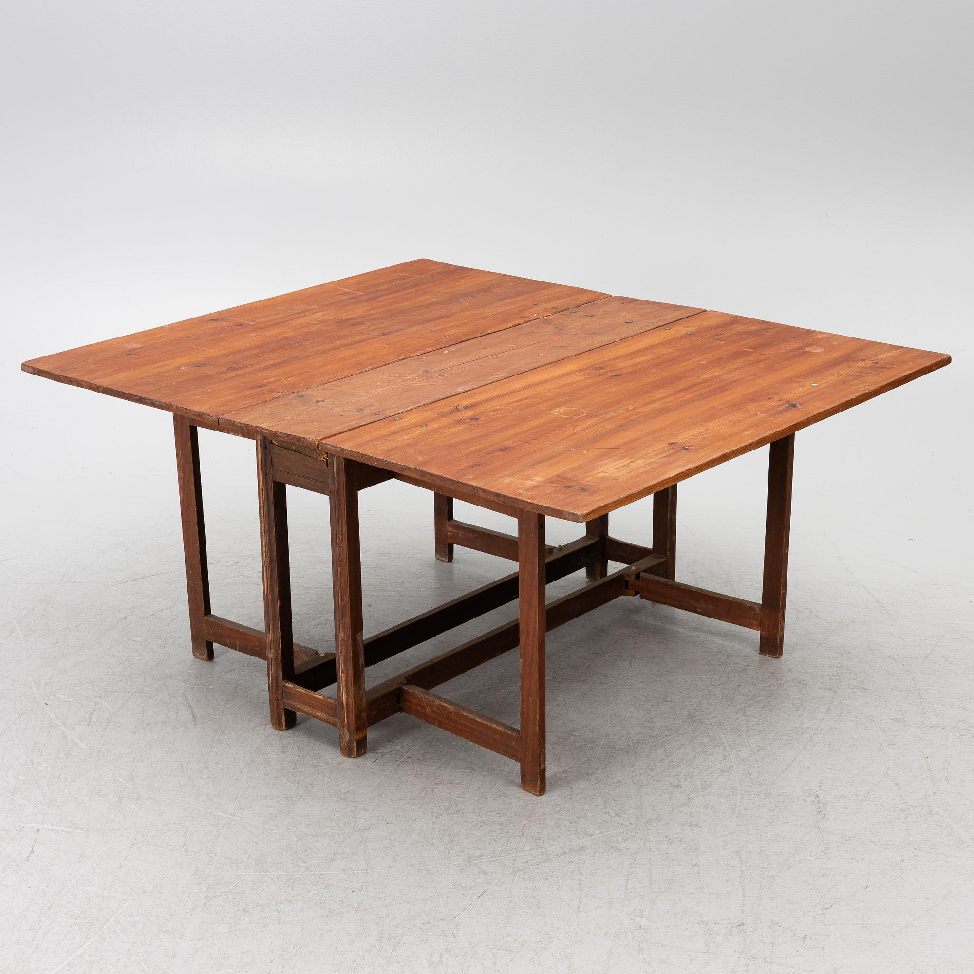 Drop-leaf table, 19th century.