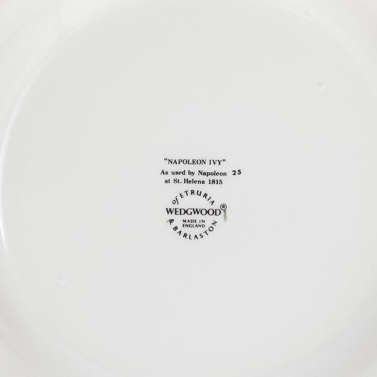 DJUPA TALLRIKAR, 8 st, flintgods, "Napoleon Ivy", Wedgwood, England, 1900-talets andra hälft.