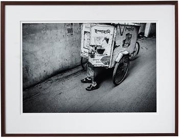 Rahul Talukder, "Man i transportcykel med låda", 2011.