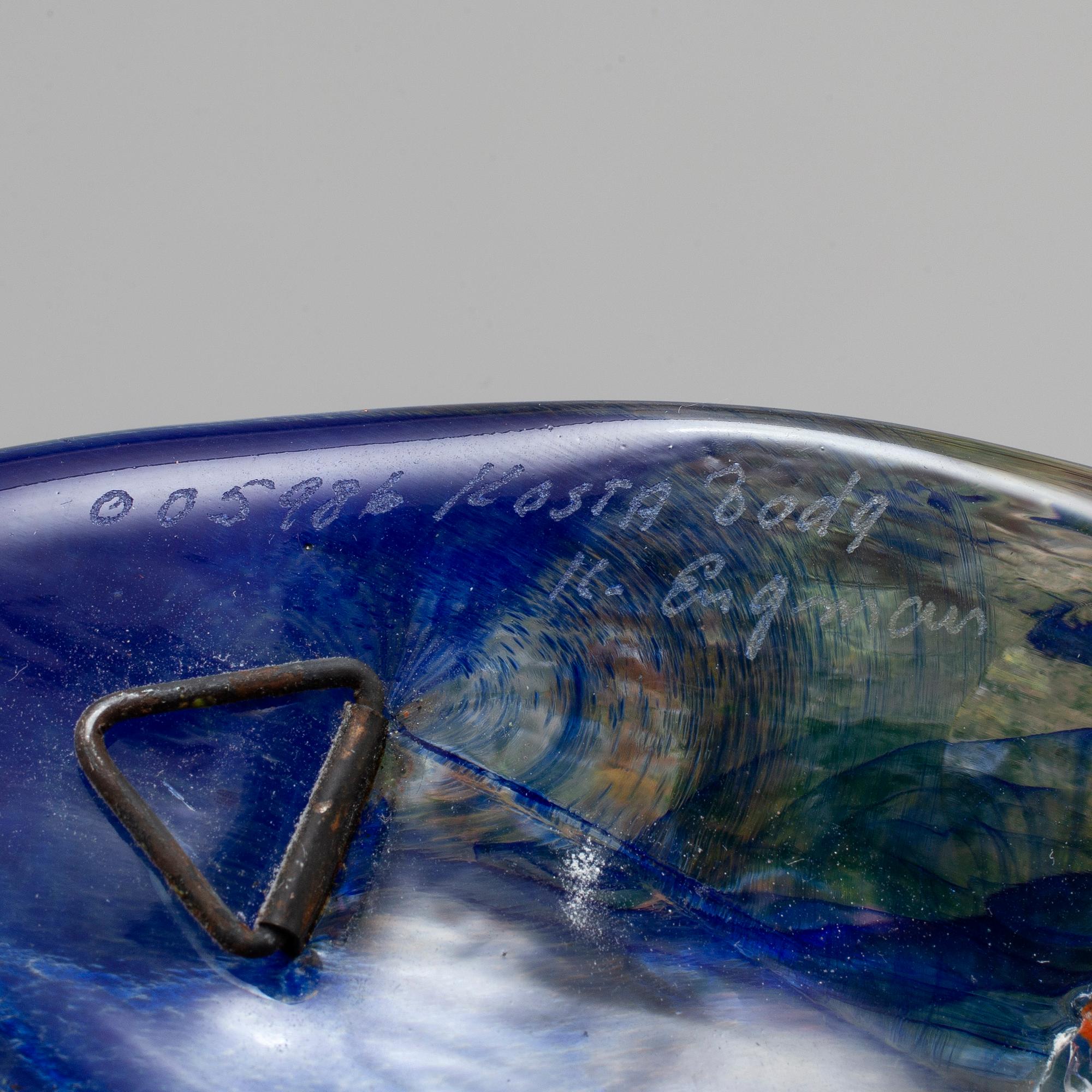 KJELL ENGMAN, VAS samt SKULPTURER, 2 st, glas, Kosta Boda, signerade.