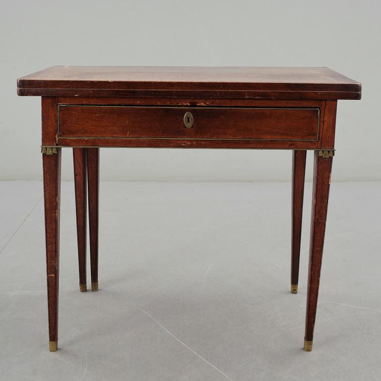 SPELBORD, sengustavianskt, 1800-talets första hälft.