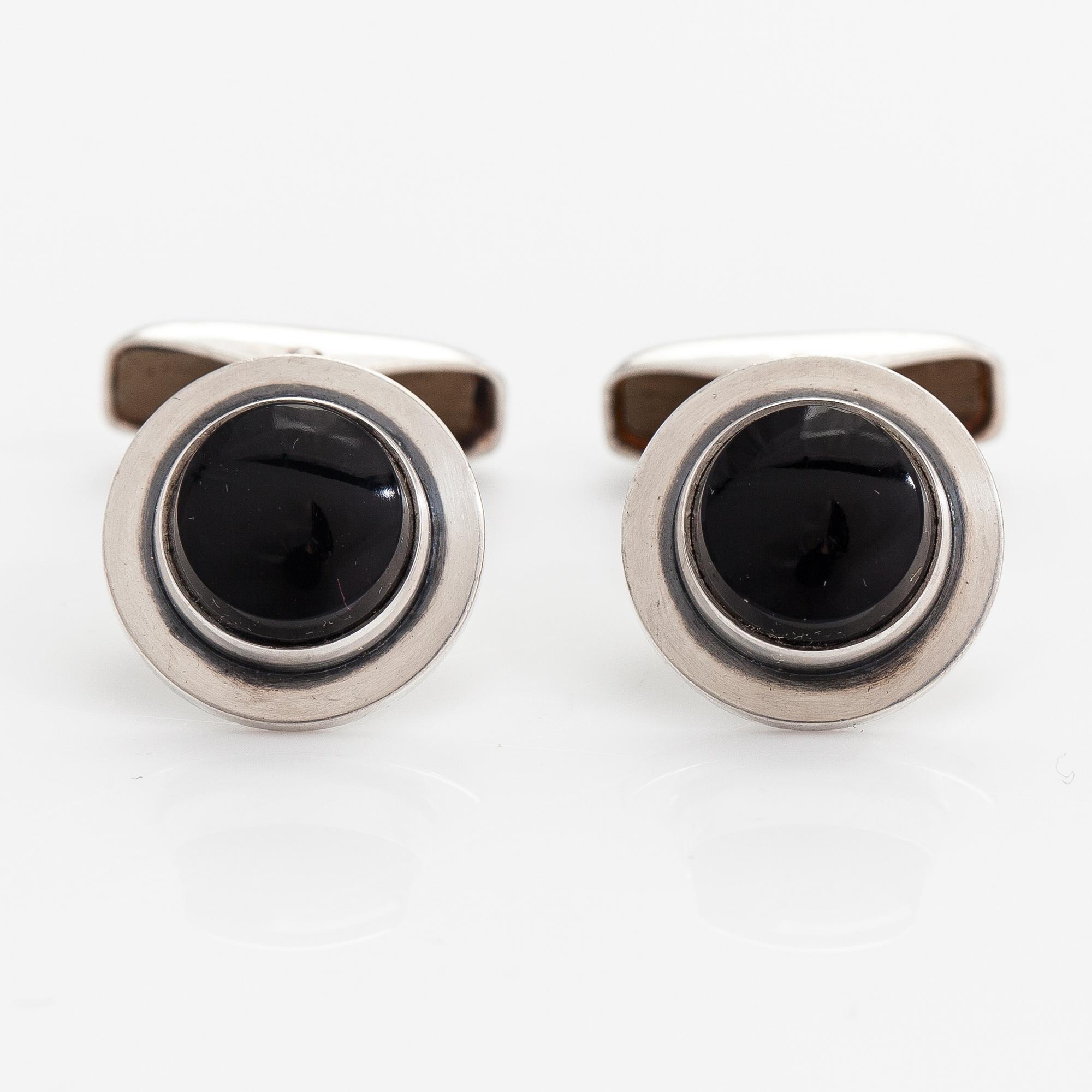 Elis Kauppi, A pair of silver cufflinks with onyxes. Kupittaan kulta, Turku 1961.