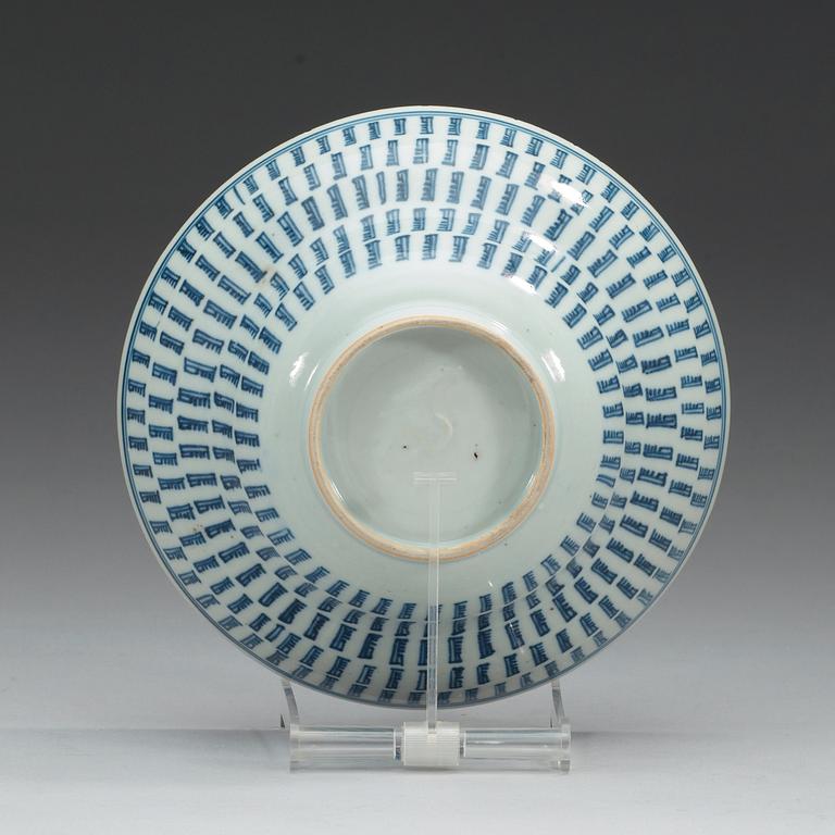 A blue and white bowl, Qing dynasty, Kangxi (1662-1722).