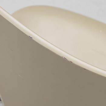 Arne Jacobsen, Four "Sjuan" chairs, Fritz Hansen, Denmark.