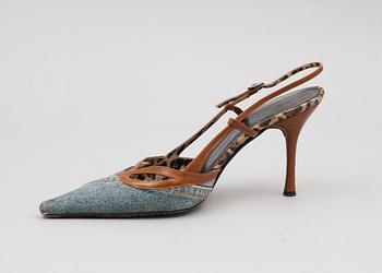 PUMPS samt BÄLTE. Dolce & Gabbana.