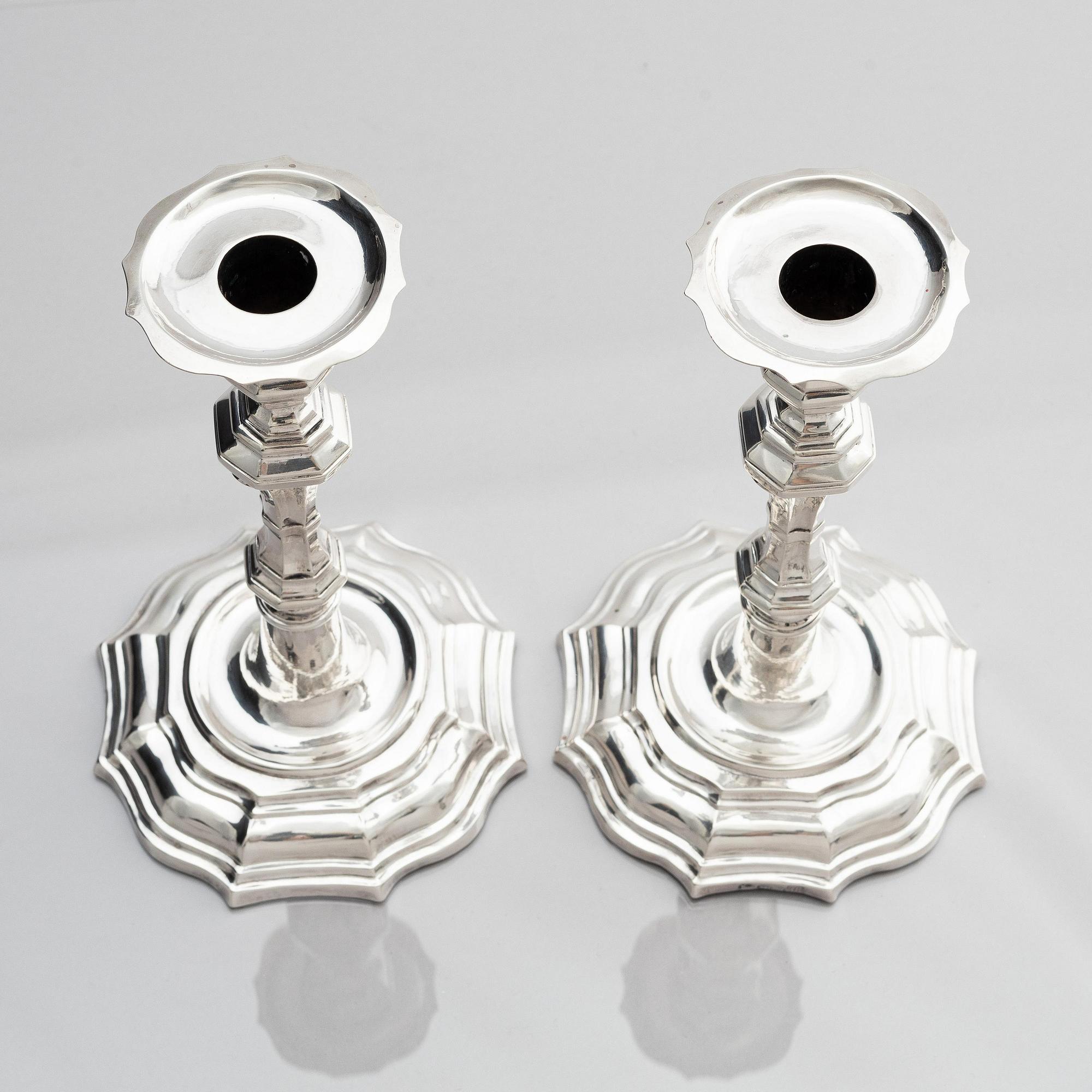Jonas Thomasson Ronander, ljusstakar, ett par, silver, Stockholm 1754. Senbarock.
