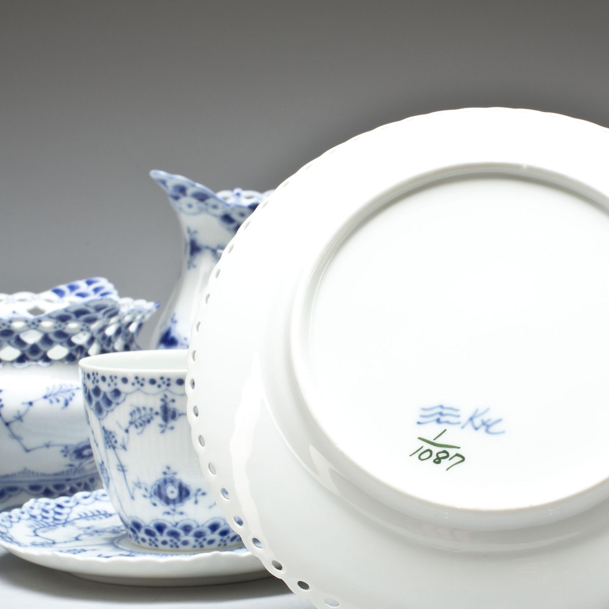 KAFFESERVIS, porslin, 14 delar.  "Musselmalet" Royal Copenhagen.