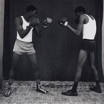 256. Malick Sidibé, "Les Deux Boxers", 1966.