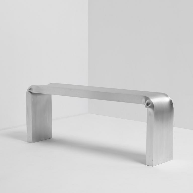 David Taylor, bänk, unik, "Bent Bench", Studio Mellösaverken, Sverige, 2020.