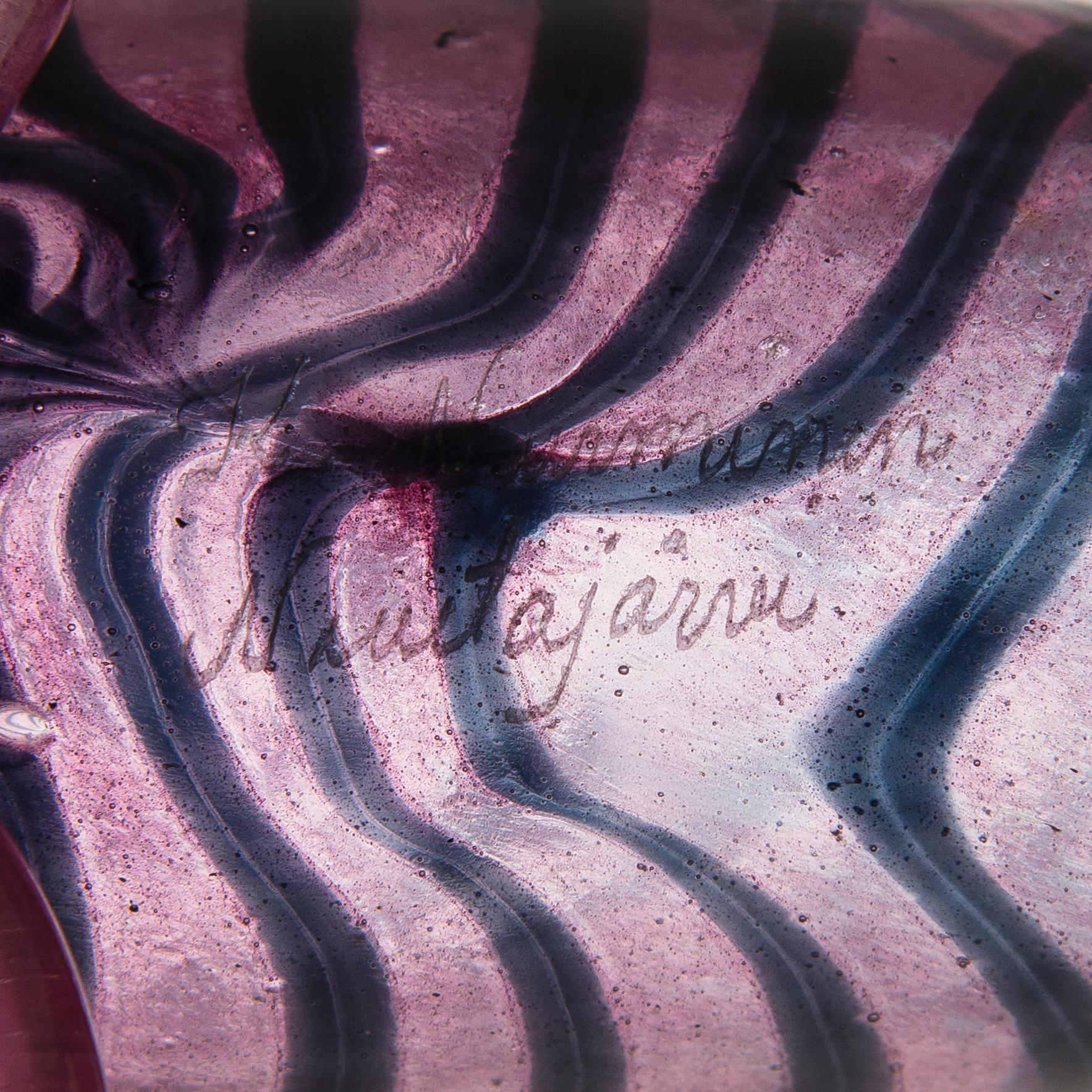 KERTTU NURMINEN,  LASIVEISTOS, signeerattu K. Nurminen Nuutajärvi.