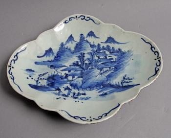 SKÅLFAT, porslin, Kina sen Qing, omkring 1900.