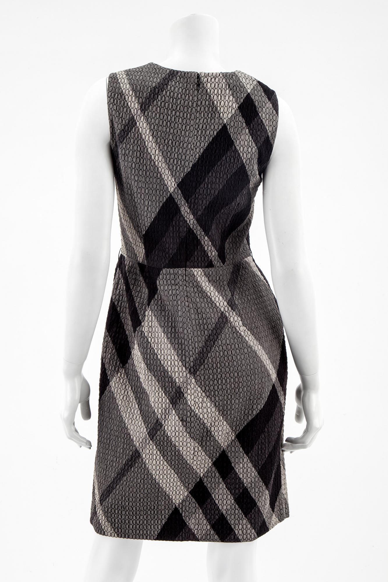 KLÄNNING, Burberry.