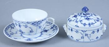 KAFFESERVISDELAR, 33 st, porslin "Musselmalet", Konglig Dansk.