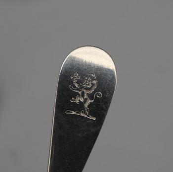 PARTI SKEDAR, ca 60 st, silver, blandade tillverkare och städer, mest England. 1700-1800-tal. Totalvikt ca 1200 gram.