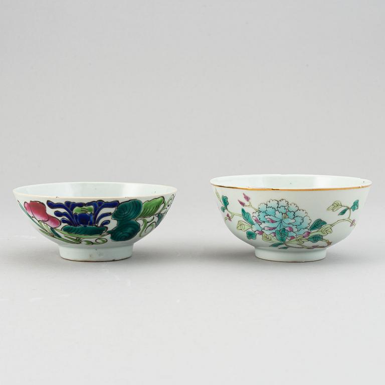 A group of 19 chinese porcelain objects, Qing dynasty and 20th century.