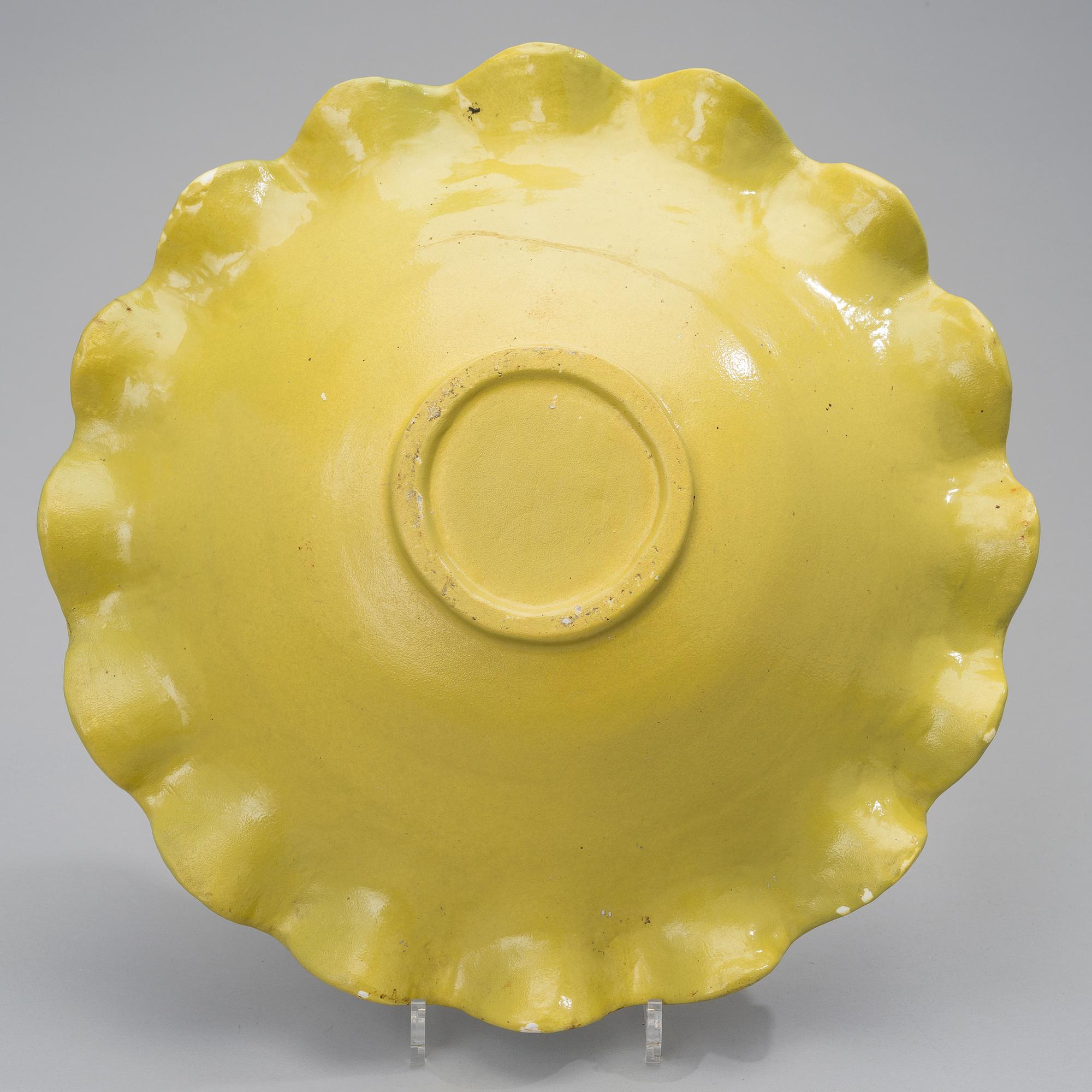 BIRGER KAIPIAINEN, A CERAMIC DISH. The girl with the pearl necklace. Signed Kaipiainen. Arabia, 1940s.