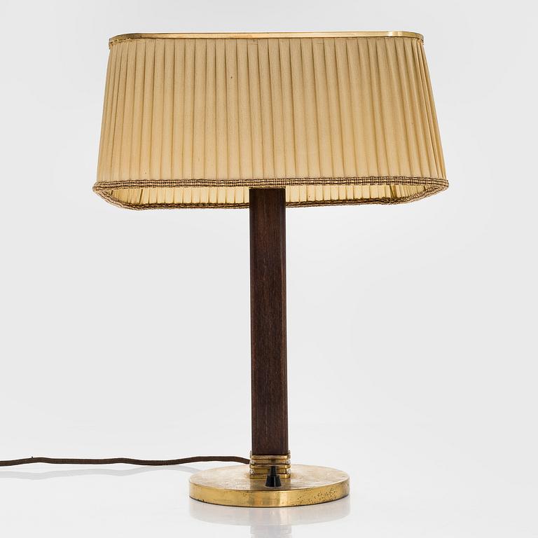 Paavo Tynell, bordslampa, modell 5066, Taito Oy, 1900-talets mitt.