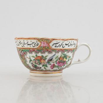 A Canton porcelain cup for the Islamic market, Qing dynasty, 19th century.